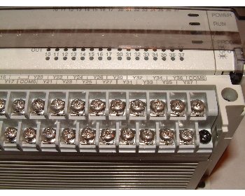 How PLCs work, PLC Mitsubishi scantime, PLC check, input/output, program execution, terminals